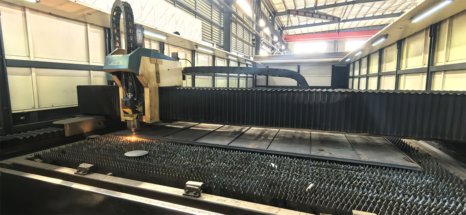 Laser cutting machine